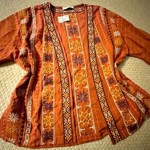 Azoe, Medium embroidered kimono. Brand new.